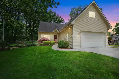 4387 Sunburst Ave, Waterford, MI 48329