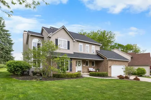 624 Woodhill Dr, Saline, MI 48176