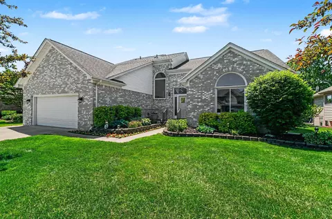 50777 Cambridge Dr, Macomb, MI 48044