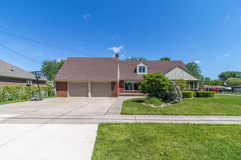 30007 Maison St, Saint Clair Shores, MI 48082
