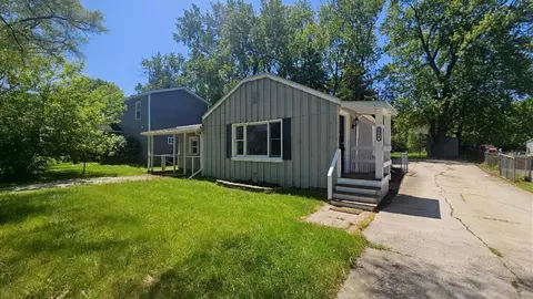 6068 Grove Ave, Grand Blanc, MI 48439