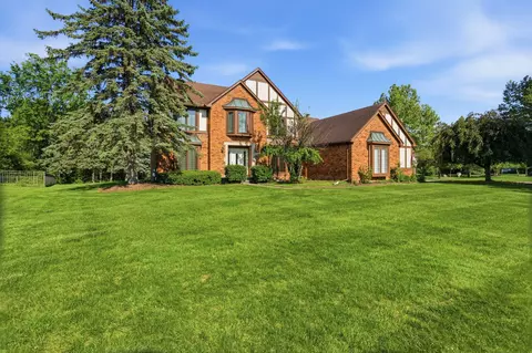 1176 Bradbury Dr, Troy, MI 48098