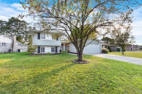 43875 Leeann Ln, Canton, MI 48187