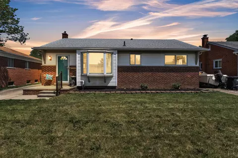 32826 Benson Dr, Westland, MI 48185