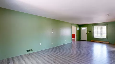 Living - 115 Emerson St, Ithaca, MI 48847 photo 3 of 6