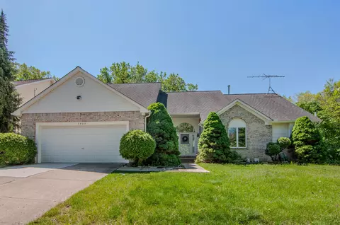2402 Meadowridge Ct, Ann Arbor, MI 48105