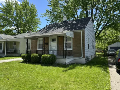 19348 Washtenaw St, Harper Woods, MI 48225