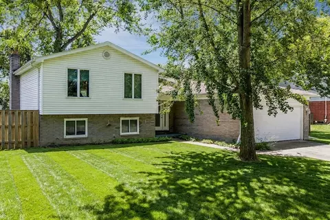 403 Lexington Dr, Saline, MI 48176