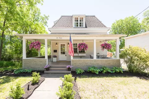 611 W Silver Lake Rd, Fenton, MI 48430