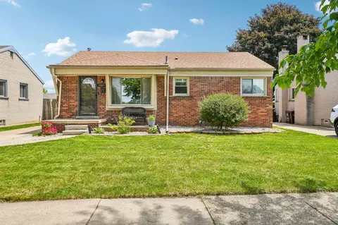 15071 Cameron St, Southgate, MI 48195
