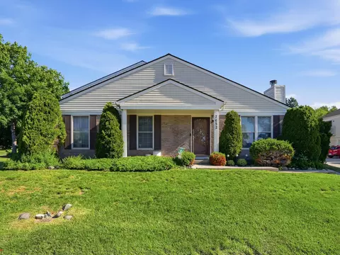 7652 Woodview Drive Unit Dr #1, Waterford, MI 48327