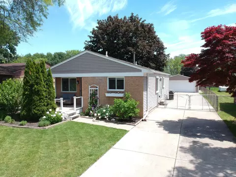 34354 Virgil St, Harrison, MI 48045