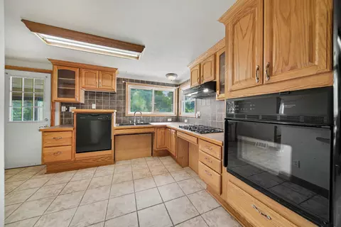 Kitchen - 9100 Willis Rd, Augusta, MI 48191 photo 2 of 4