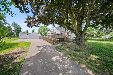 9100 Willis Rd, Augusta, MI 48191