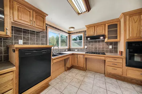 Kitchen - 9100 Willis Rd, Augusta, MI 48191 photo 3 of 4