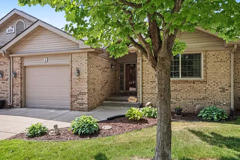 80 Quail Run Cir UNIT SOUTH, Lyon, MI 48178