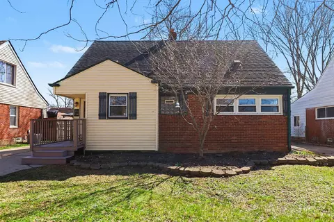 20450 Lancaster St, Harper Woods, MI 48225