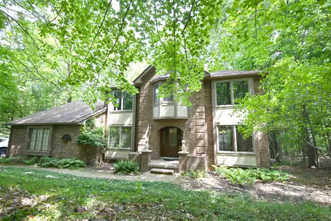 11343 Cloverlawn Dr, Brighton, MI 48114