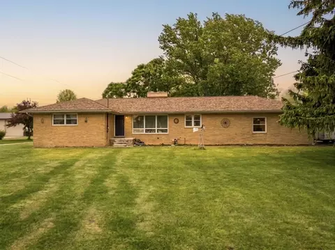 2595 Yargerville Rd, La Salle, MI 48145