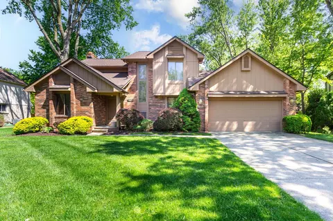 6718 Forest Park Dr, Troy, MI 48098