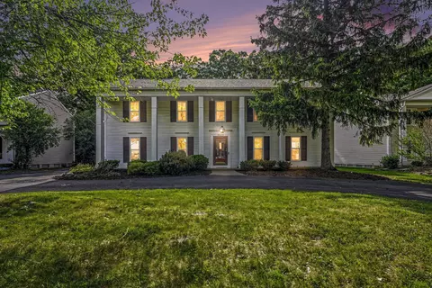5535 S Piccadilly Cir, West Bloomfield, MI 48322