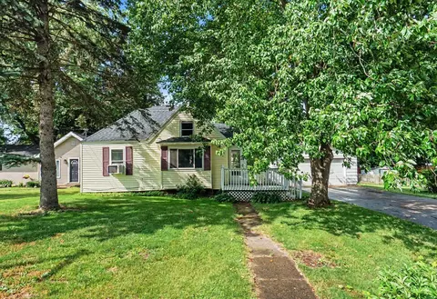 312 Mechanic St, Stockbridge, MI 49285