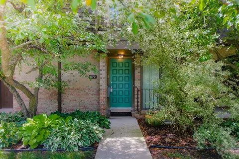 672 Greenhills Dr, Ann Arbor, MI 48105