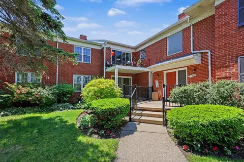 27653 W Echo Vly W UNIT FAINGTON, Hills, MI 48334