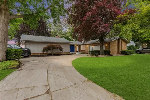 303 E Huron River Dr, Belleville, MI 48111