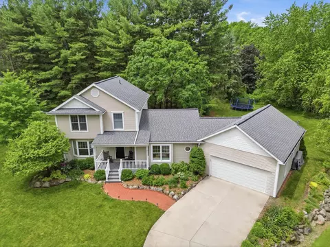 22279 Chubb Rd, Lyon, MI 48167