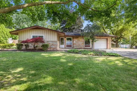 210 Beaver St, Brighton, MI 48116