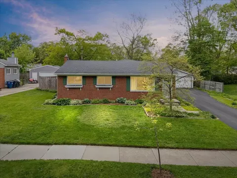 681 Archwood Dr, Ann Arbor, MI 48103