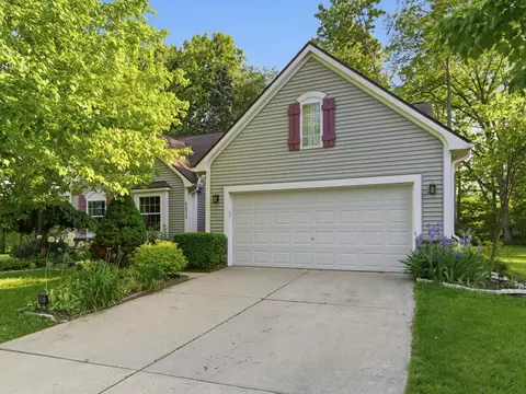 8473 Parkridge Dr, Dexter, MI 48130
