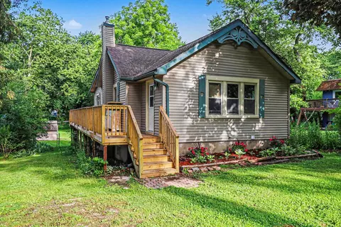 471 Elkinford Dr, White Lake, MI 48383