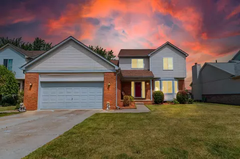 33738 Elmira Ct, Livonia, MI 48150