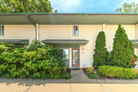 1795 Hideaway Ln, Ann Arbor, MI 48105