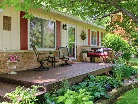 2452 Moore Pl, Oceola, MI 48843