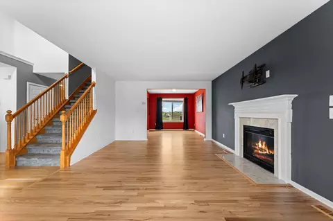 Living - 33324 Sand Piper Dr, Romulus, MI 48174 photo 2 of 6