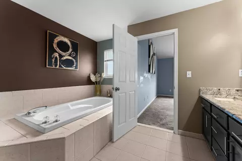 Bath - 33324 Sand Piper Dr, Romulus, MI 48174 photo 4 of 5