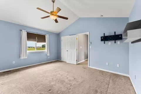 Bedroom - 33324 Sand Piper Dr, Romulus, MI 48174 photo 4 of 8