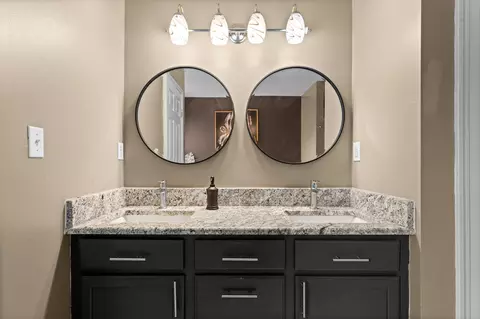 Bath - 33324 Sand Piper Dr, Romulus, MI 48174 photo 3 of 5
