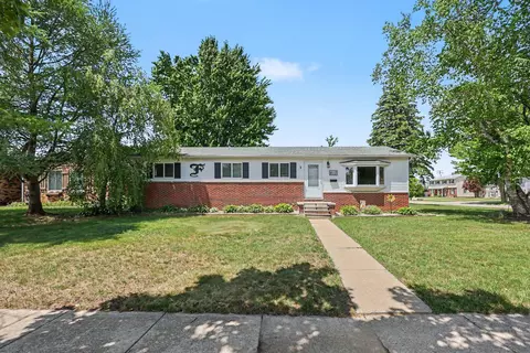 810 Indiana Ave, Marysville, MI 48040