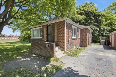 182 Summit St, Pontiac, MI 48342