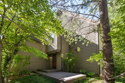 555 Glendale Cir, Ann Arbor, MI 48103