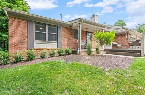 7256 Green Farm Rd, West Bloomfield, MI 48322