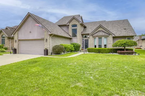54393 Amber Dr, Macomb, MI 48042