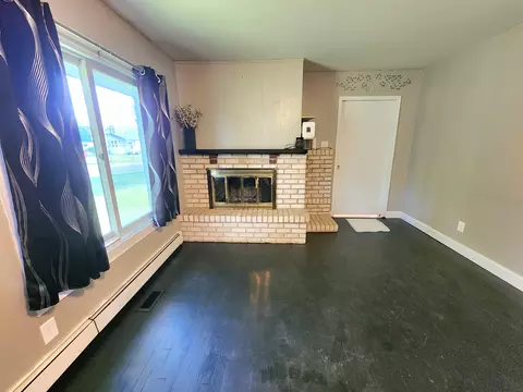 Living - 801 Concord Blvd, Blackman, MI 49202 photo 2 of 4