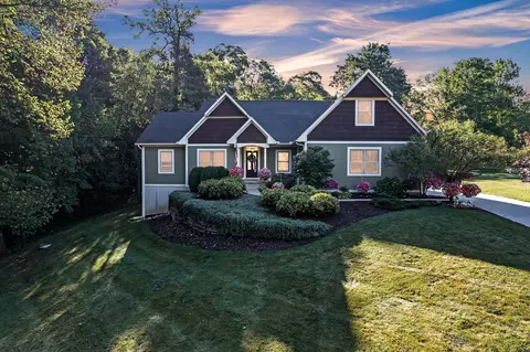6240 Hiawatha Rd, Whitmore Lake, MI 48189