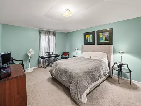 Bedroom - 404 Riversedge Dr, Saline, MI 48176 photo 1 of 5