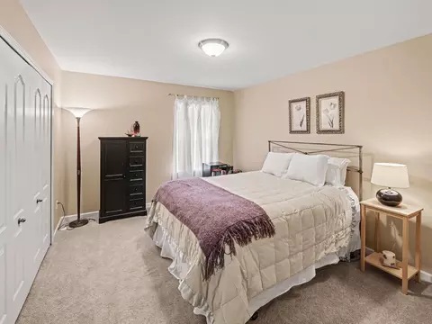Bedroom - 404 Riversedge Dr, Saline, MI 48176 photo 4 of 5